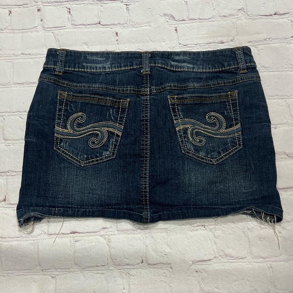 CANDIES women’s denim micro mini skirts raw hemming in size 9. GUC Vintage Y2K - Picture 4 of 9